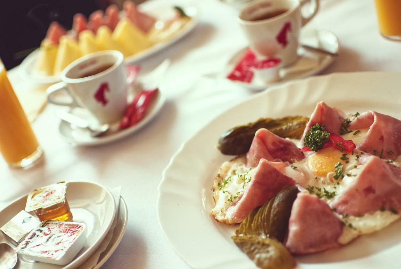 Restaurace A Penzion Praha Dolni Dunajovice Luaran gambar