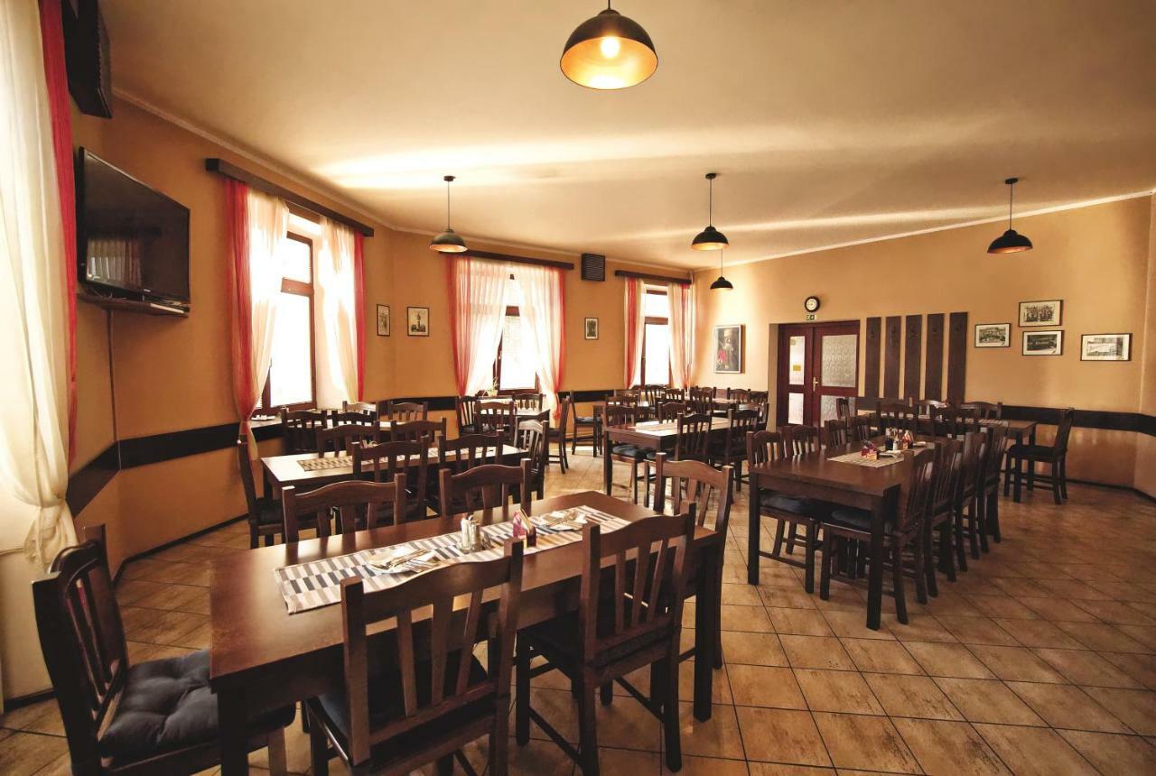 Restaurace A Penzion Praha Dolni Dunajovice Luaran gambar