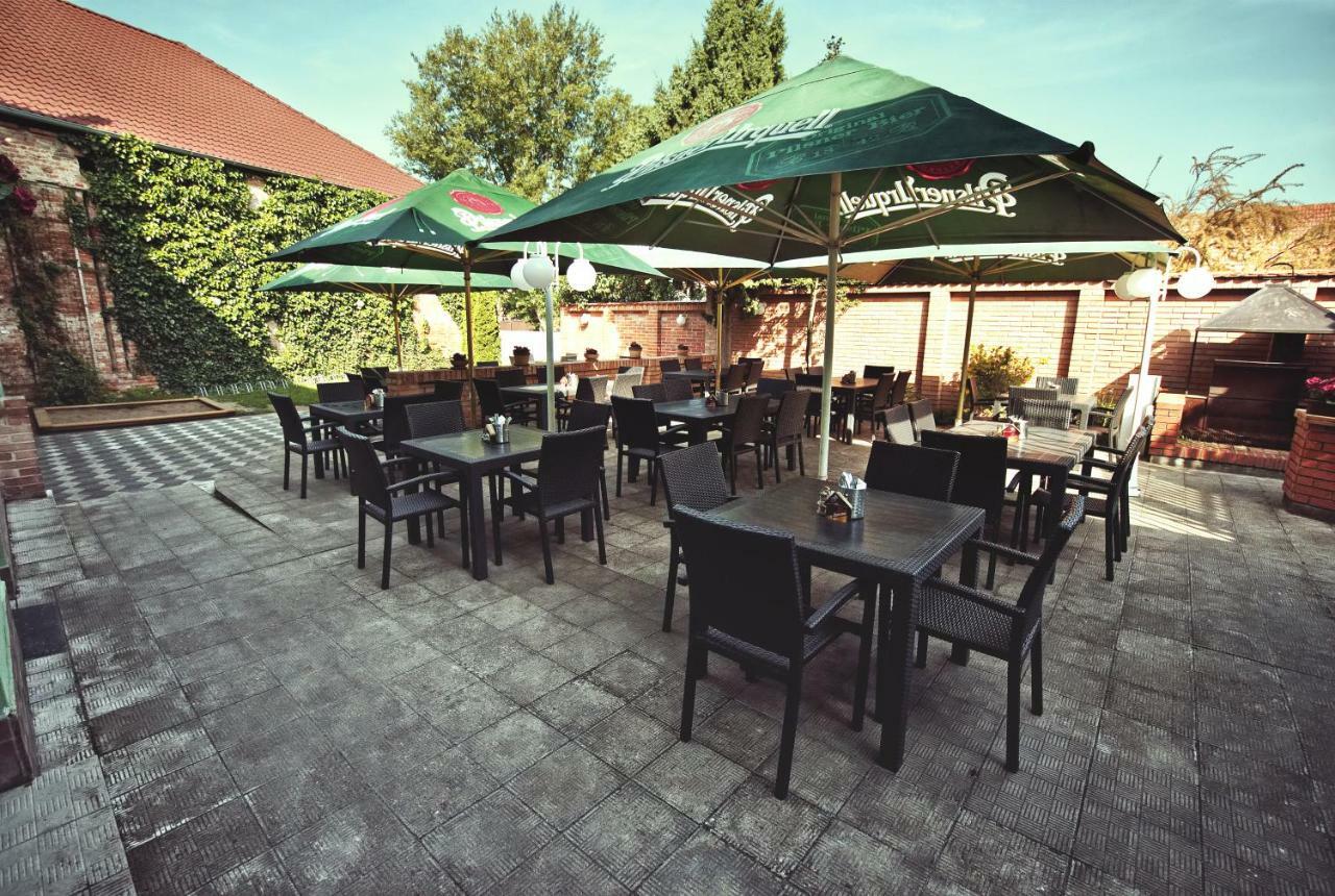 Restaurace A Penzion Praha Dolni Dunajovice Luaran gambar
